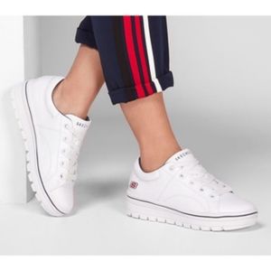 NWOT Skechers Luckier Platform Sneaker